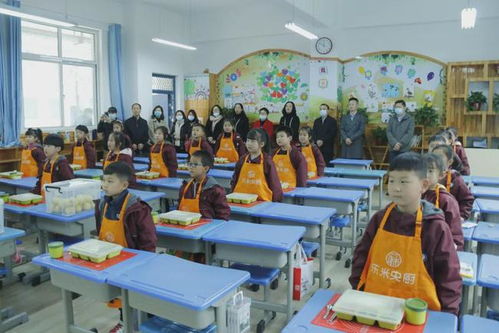 珠海市教育局來鄭州市實(shí)驗(yàn)小學(xué)觀摩午餐供餐工作